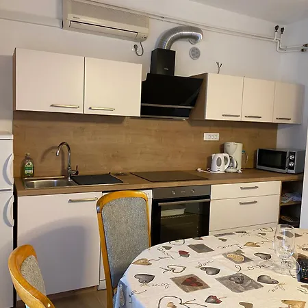 Komadina 公寓 塞尔瑟